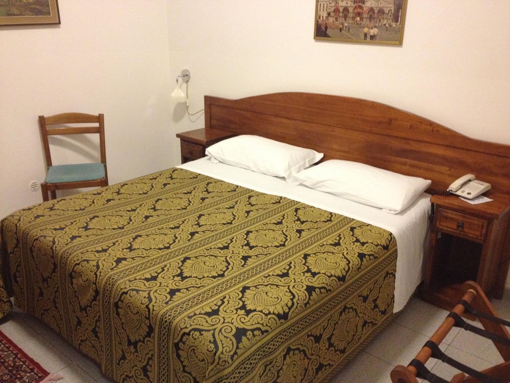 

Cagliari - Siracusa - Hotel Archimede Ortigia
