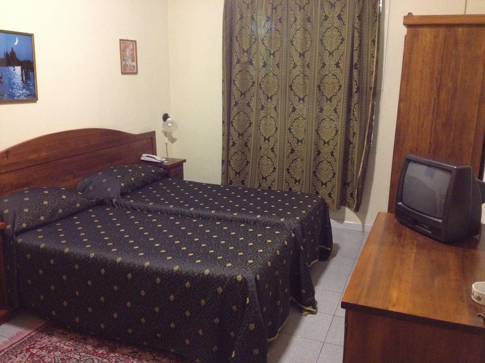 

Genova - Siracusa - Hotel Archimede Ortigia