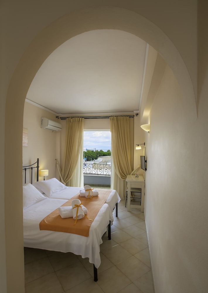 

Milano - Perdhika - Oasis Beach Hotel