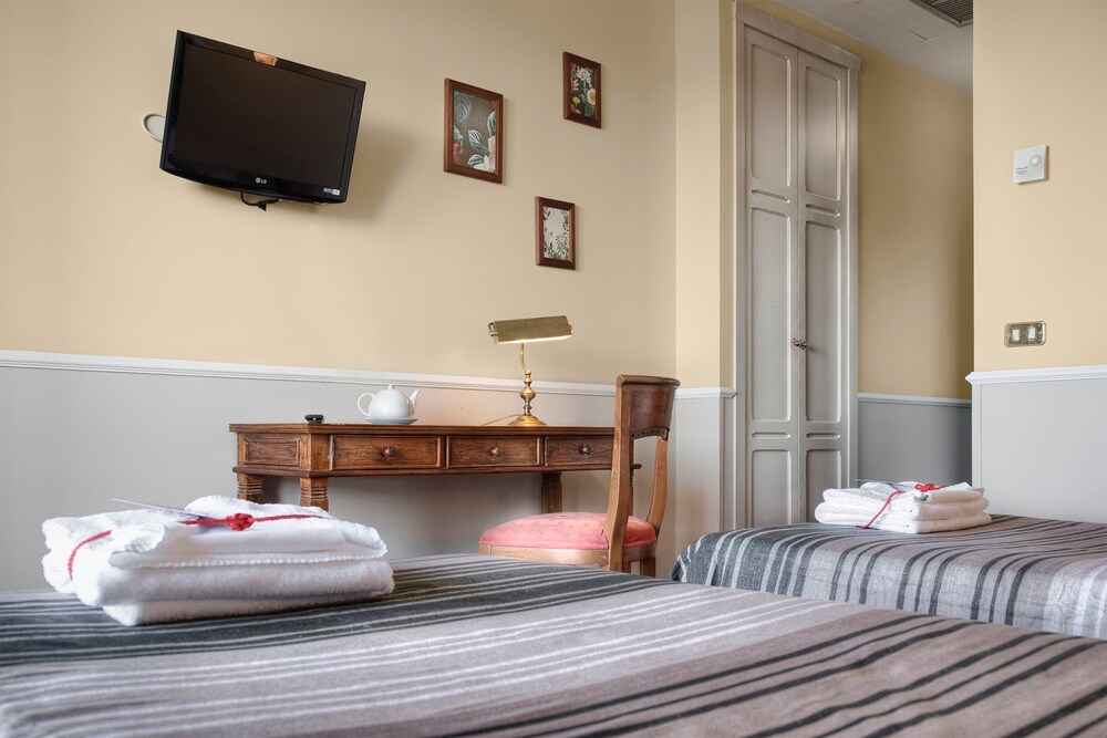 

Bari - Roma - Colony Hotel