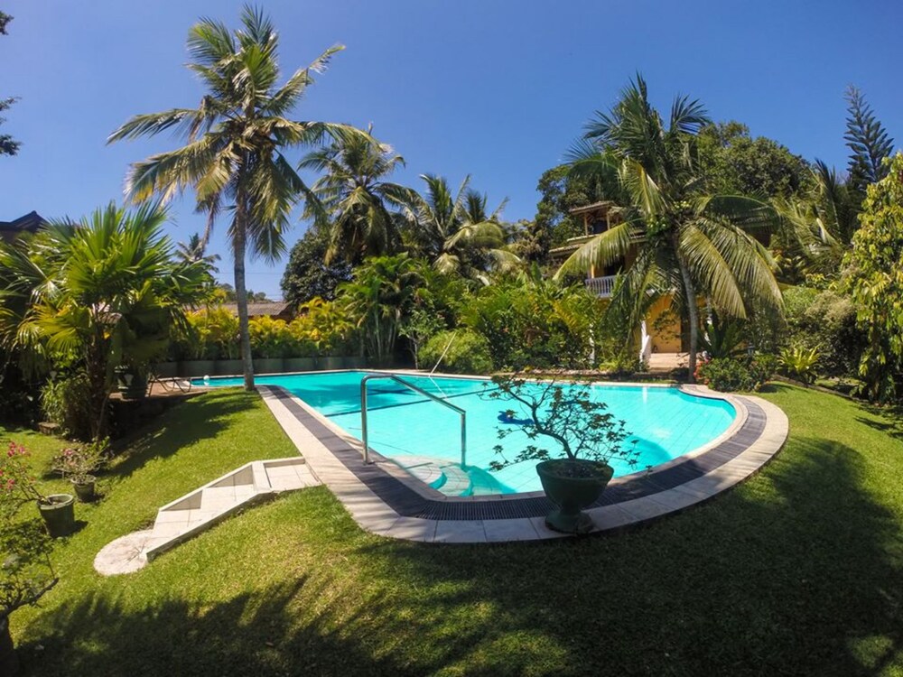 

Bologna - Galle - Leijay Garden Retreat