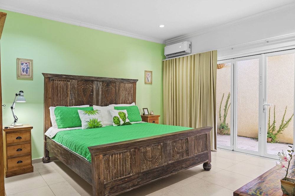 

Roma - Palm Beach - Arubas Bakval Suites