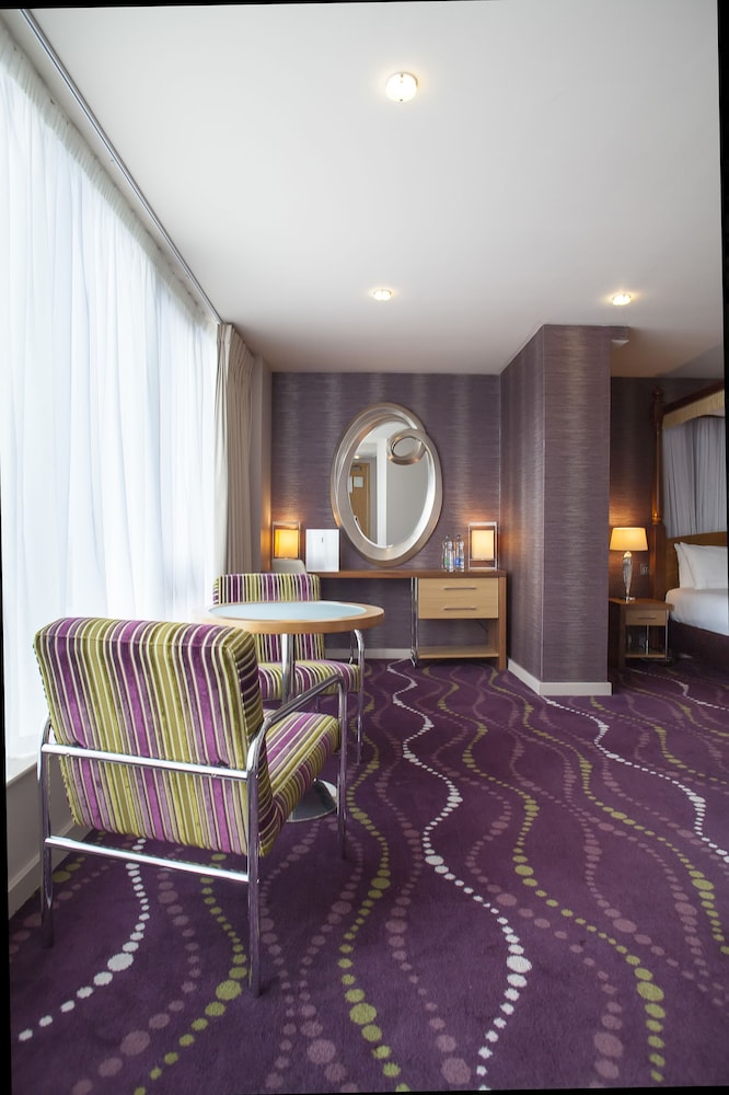 

Pisa - Lucan - The Louis Fitzgerald Hotel