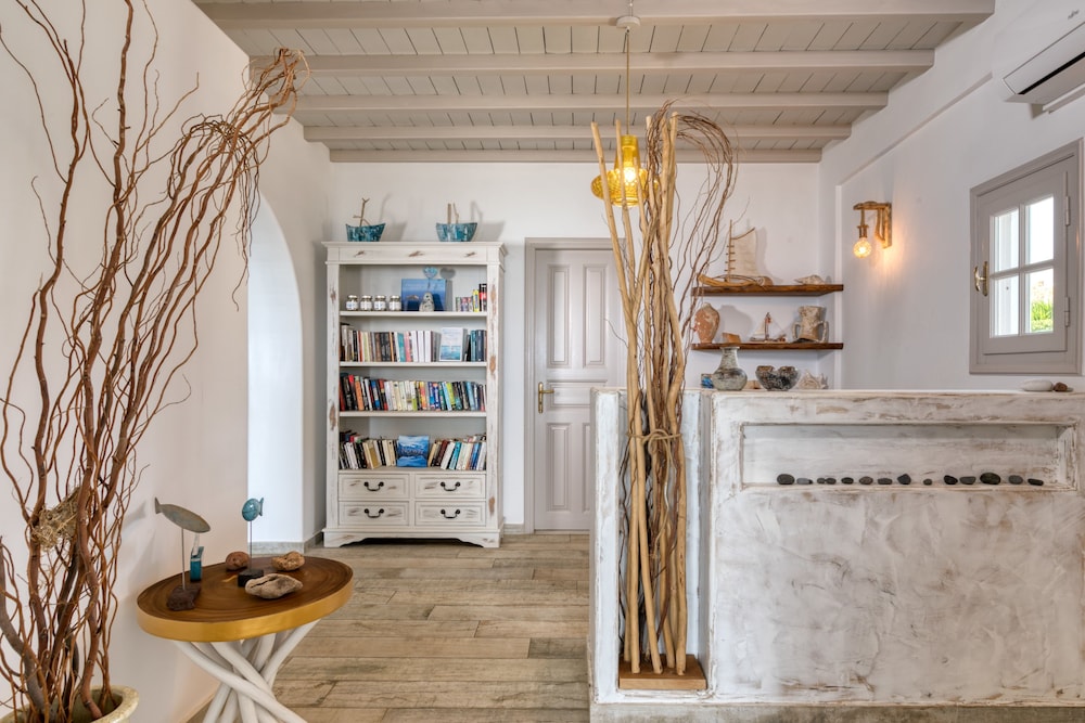 

Roma - Moutsoúna - Ostria Inn