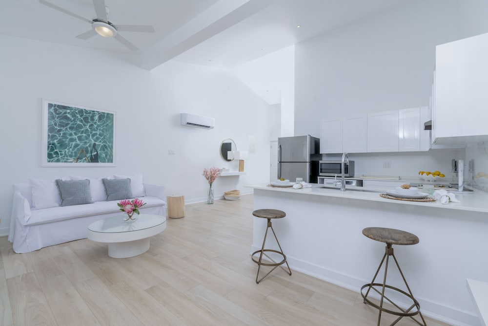

Venezia - Speightstown - Mullins Grove Luxury Apartments