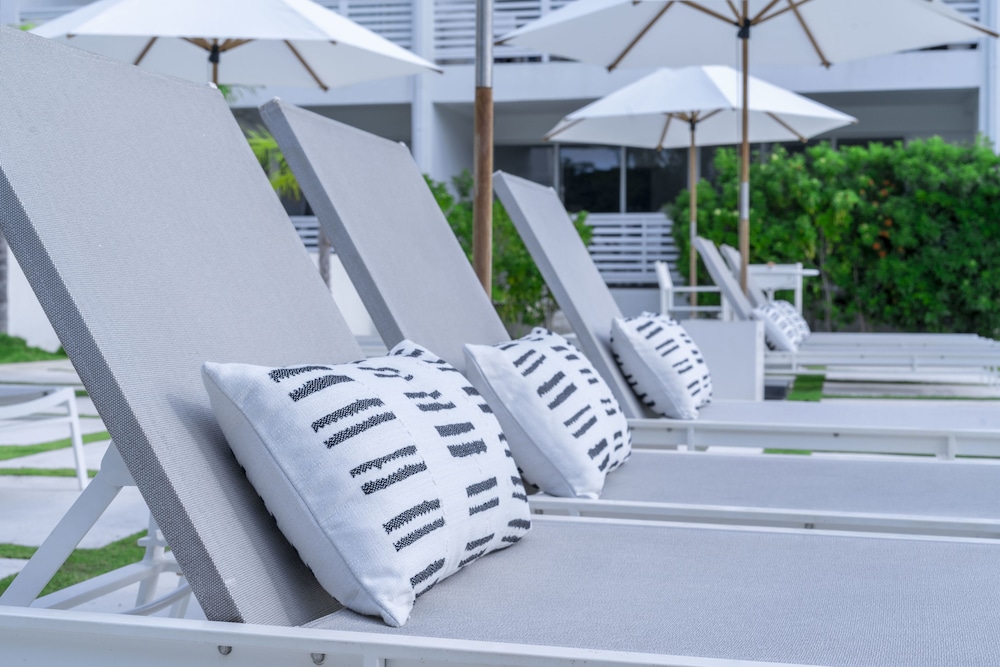 

Verona - Speightstown - Mullins Grove Luxury Apartments
