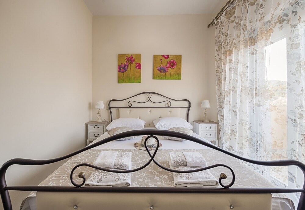 

Bologna - Pefkos - Lindos Luxury Retro Villas
