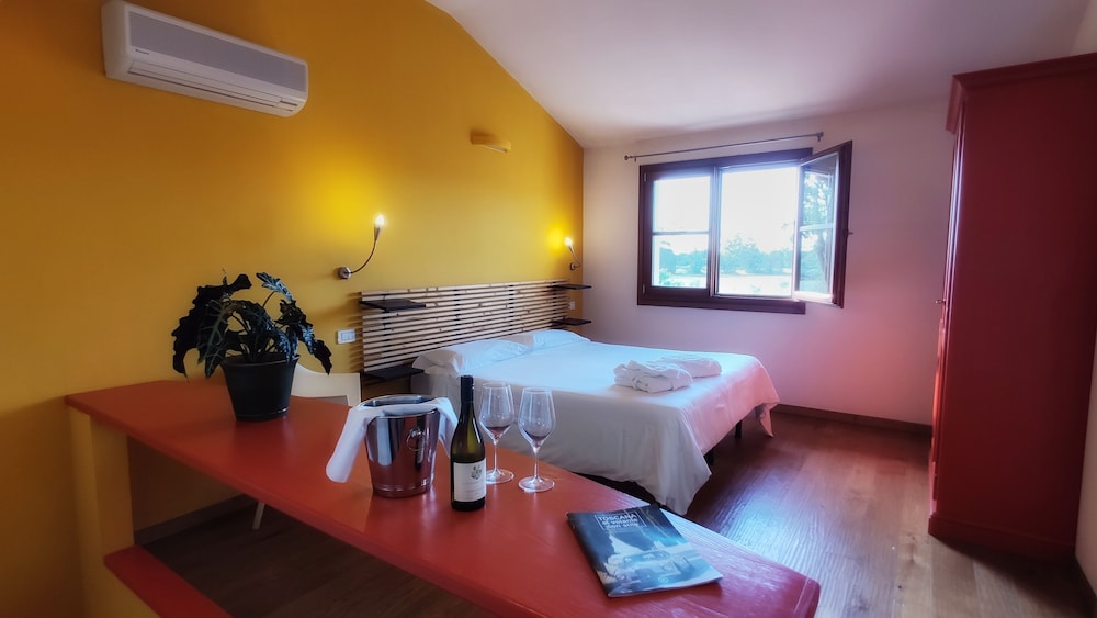 

Milano - Argentario, Toscana - Hotel La Posta di Torrenova