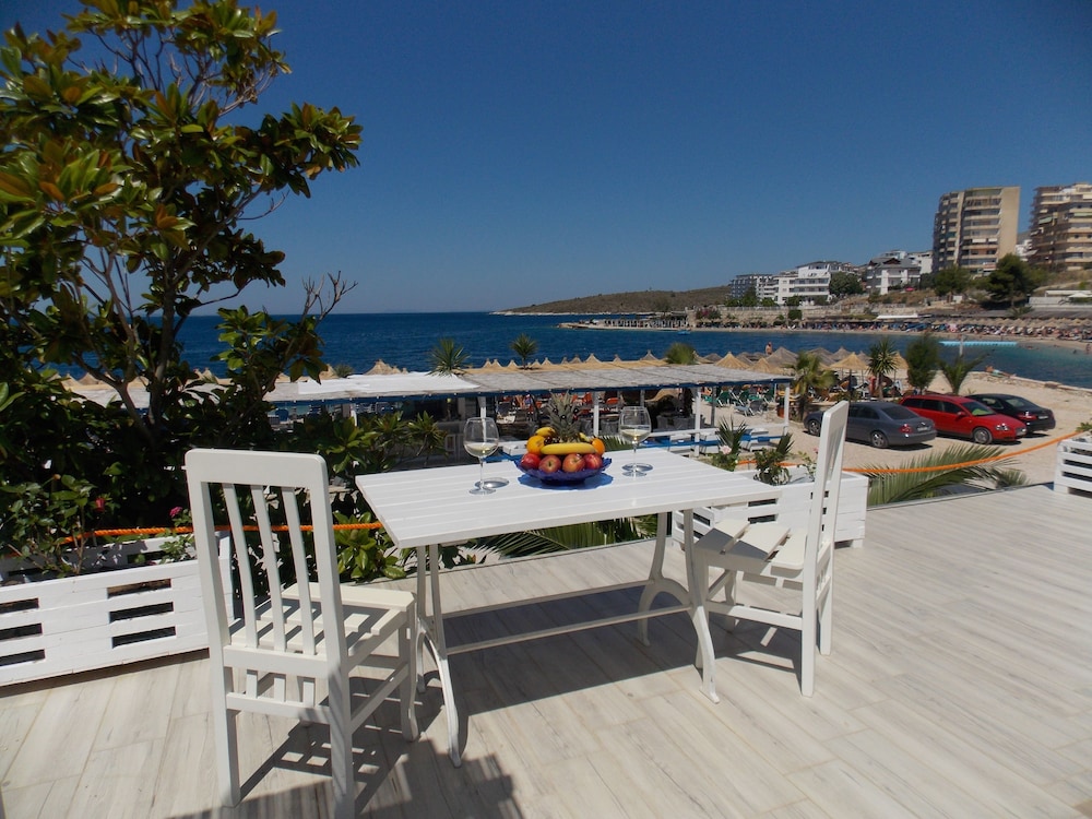 

Milano - Sarandë - Sunset Suites