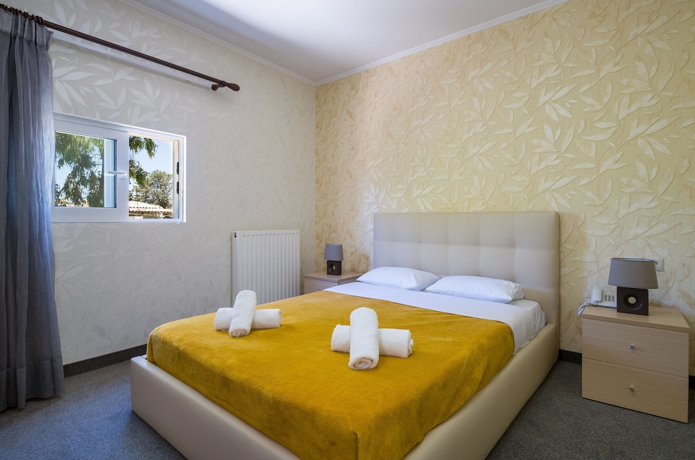 

Verona - Stavros - Paradice Hotel Luxury Suites-Near zorbas Beach-FREE Breakfast