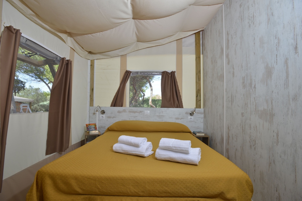 

Napoli - Porto Conte - Torre del Porticciolo Camping Village Glamping