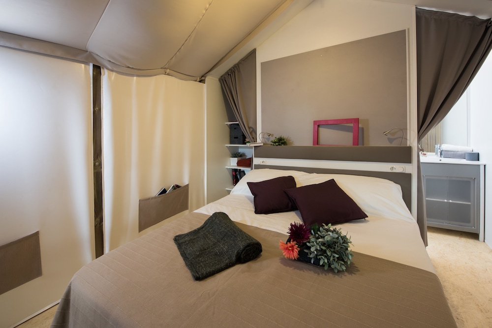 

Napoli - Porto Conte - Torre del Porticciolo Camping Village Glamping