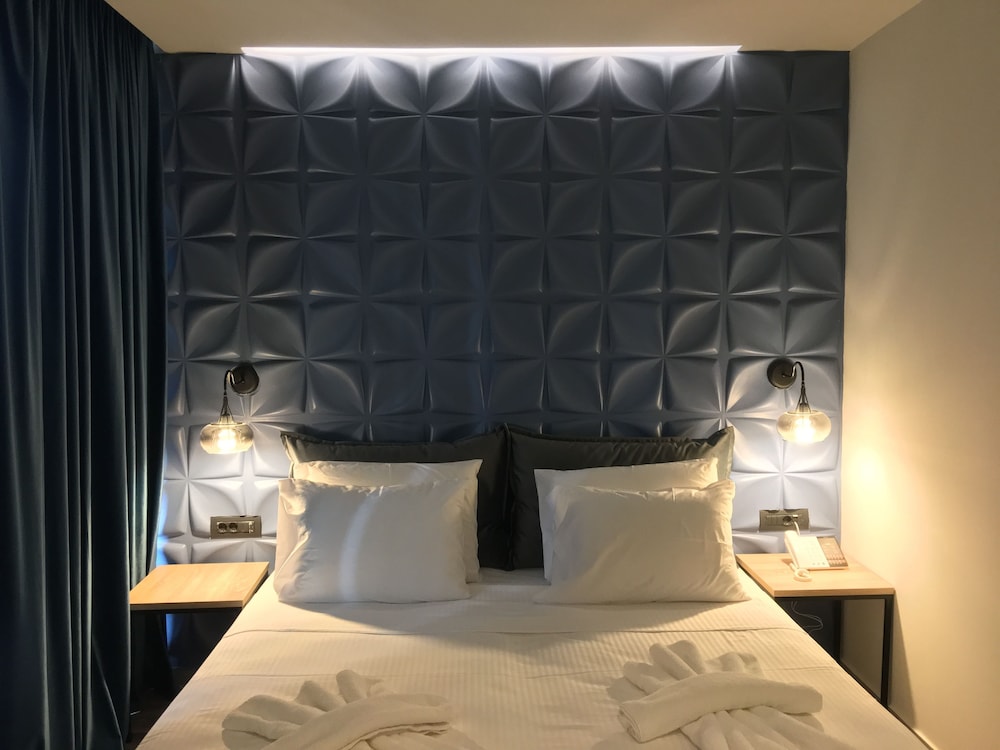 

Milano - Vouliagmeni - Athens Coast Hotel