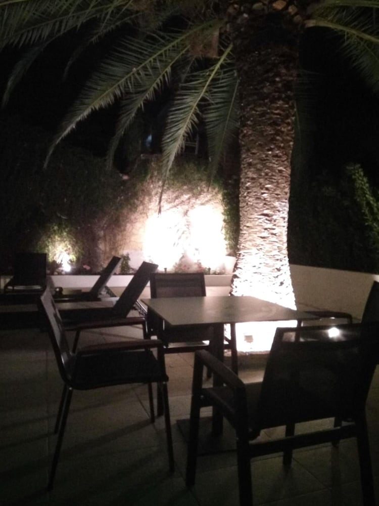 

Roma - Vari - Athens Coast Hotel