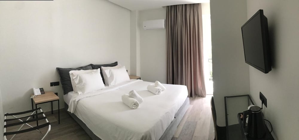 

Milano - Vouliagmeni - Athens Coast Hotel