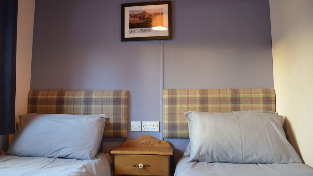 

Catania - Fort William - Linnhe Lochside Holidays