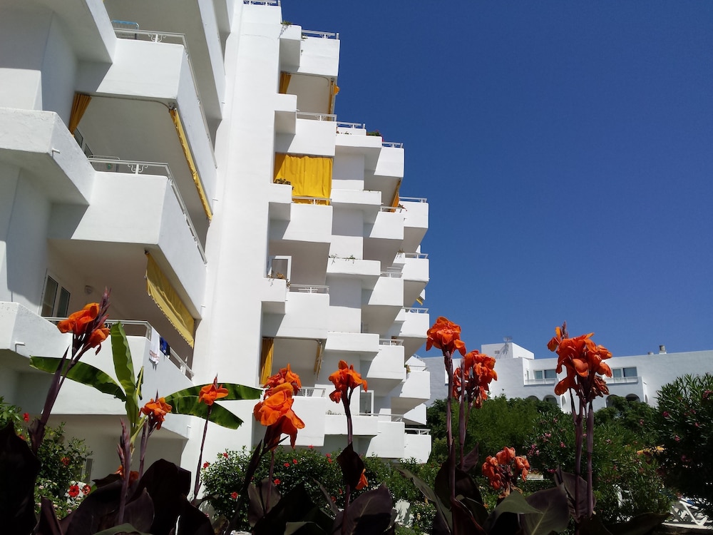 

Napoli - Cala Galdana - Hamilton Court Apartamentos