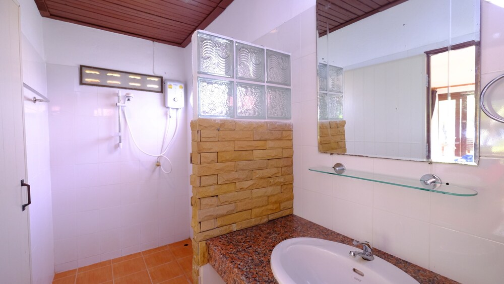 

Roma - Ban Bang Po - Koh Samui - Lolita Bungalow