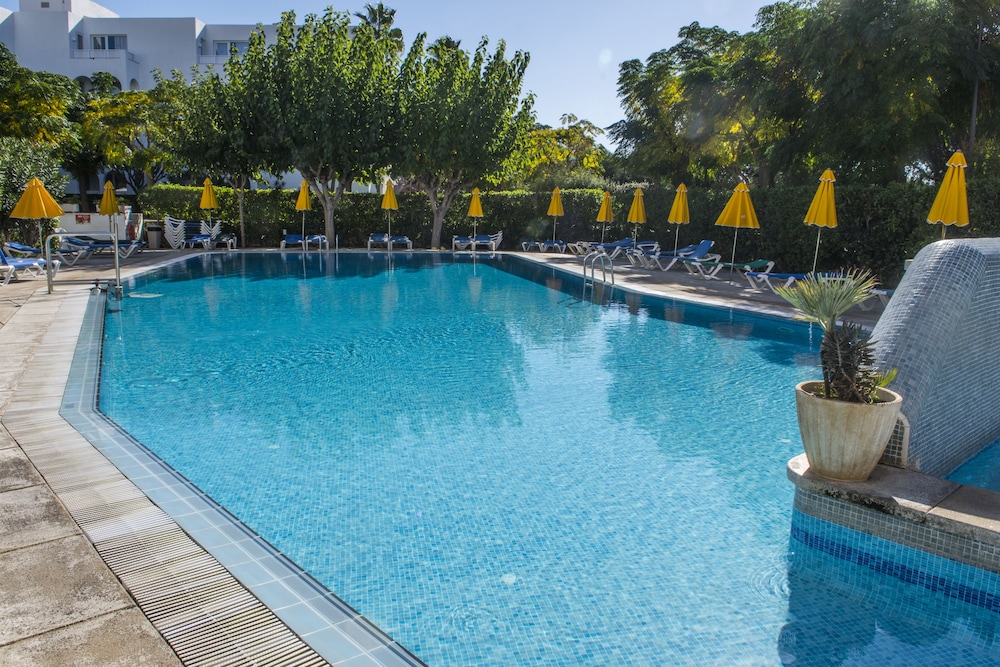 

Roma - Cala Galdana - Hamilton Court Apartamentos