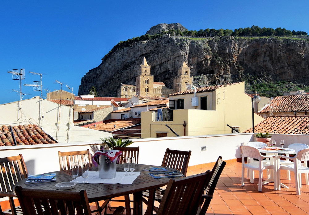 

Ancona - Cefalù - Hotel La Giara