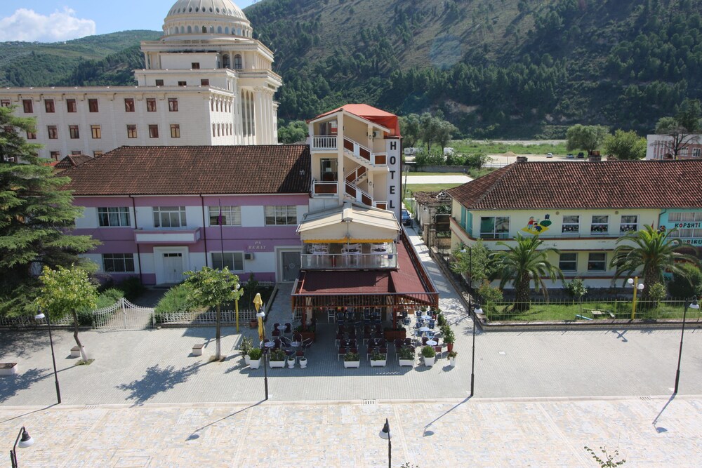 

Milano - Berat - Hotel Orestiada