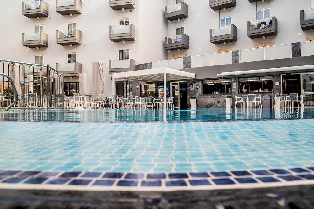 

Verona - Mġarr - Pebbles Resort