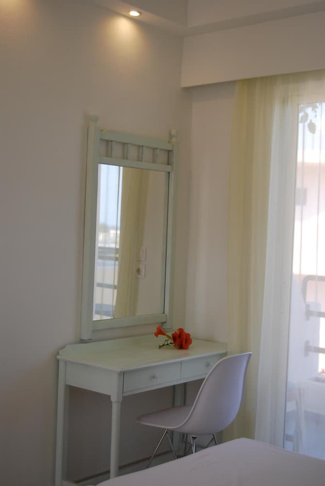 

Verona - Afandou - Artemis Studios