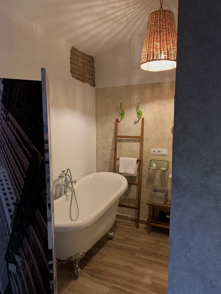 

Cagliari - Barbera Del Valles - Hotel Boutique Torre Barcelona