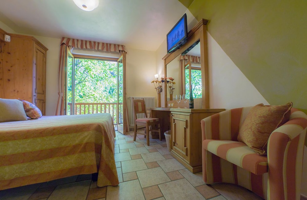 

Bari - Aosta - Hotel Lo Fleyé