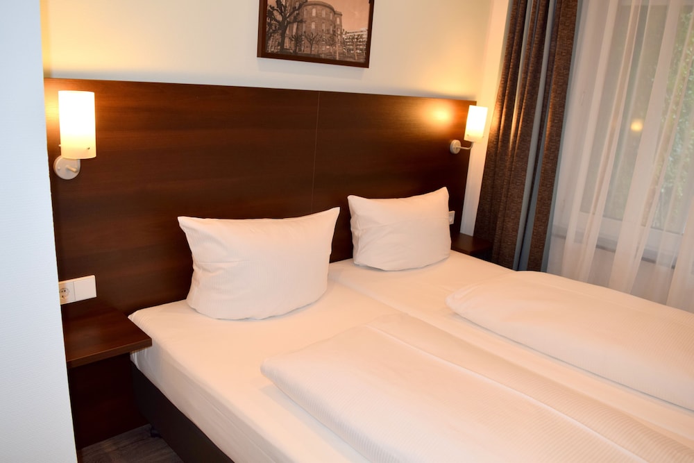 

Lamezia Terme - Frankfurt-Main Airport - Trip Inn Budget Hotel Messe