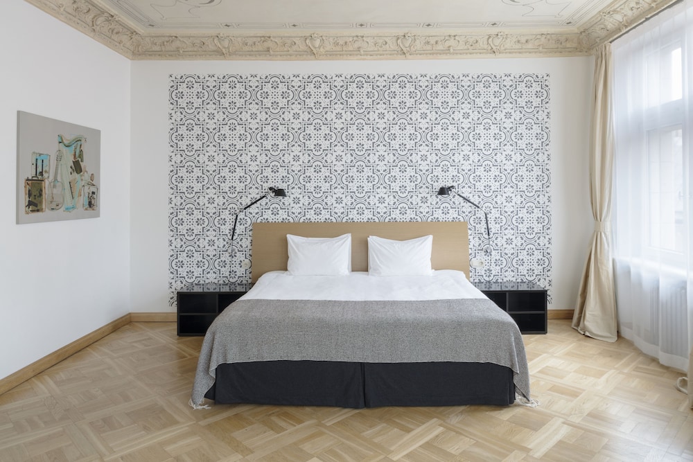 

Napoli - Riga - Neiburgs Hotel