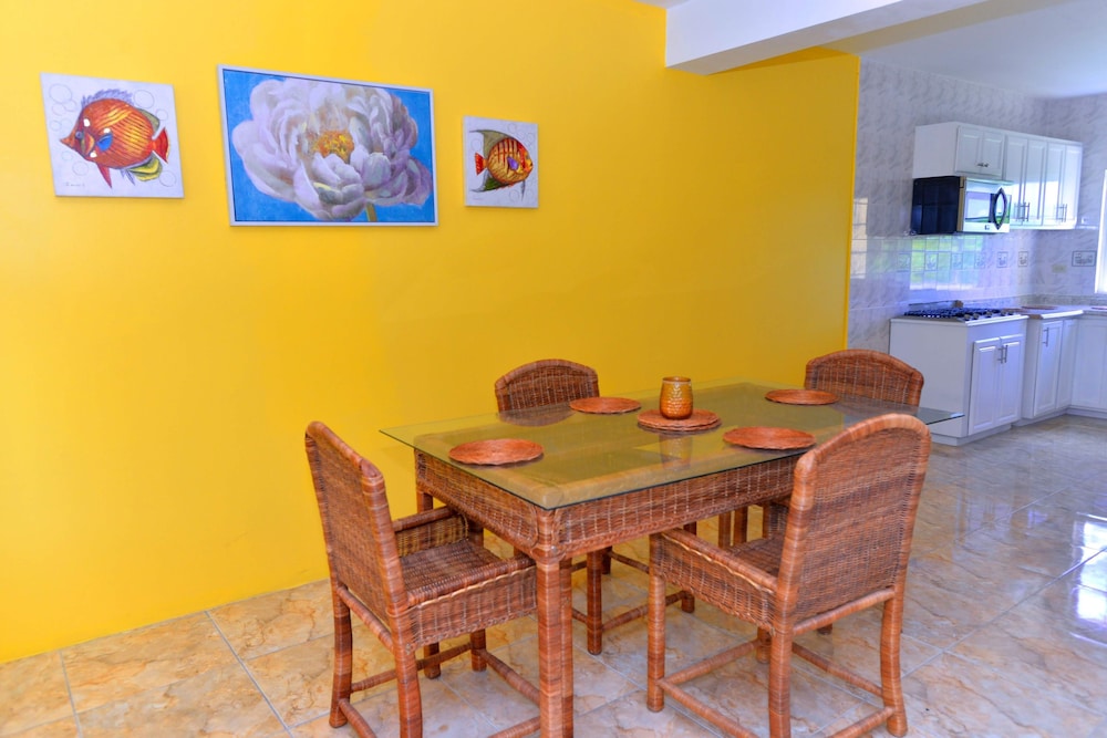 

Roma - Rose Hall - Takuma Boutique Hotel Rooms & Suites Jamaica
