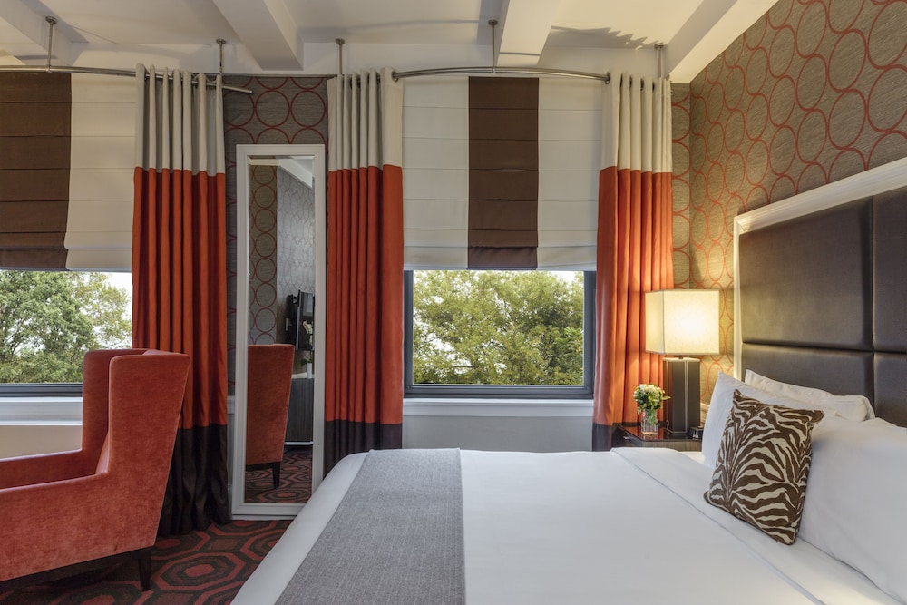 

Bologna - Long Island City - Empire Hotel