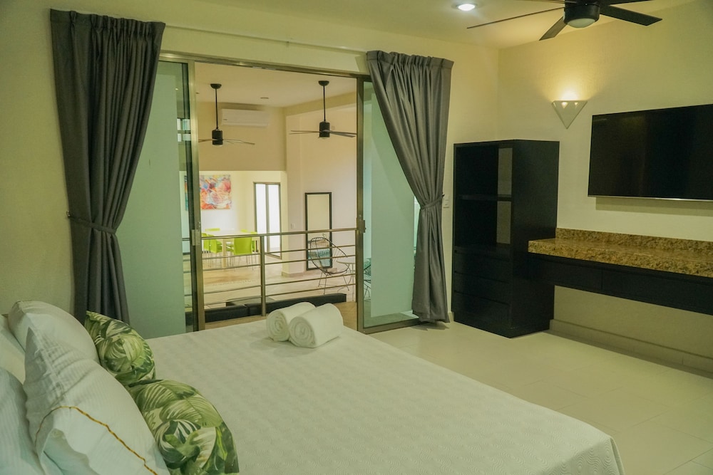 

Bologna - Xcaret - Casa Kaoba Hotel & Suites