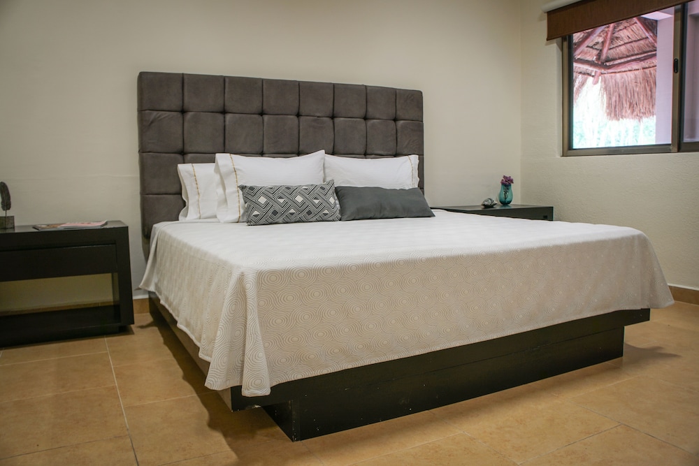 

Milano - Xcaret - Casa Kaoba Hotel & Suites