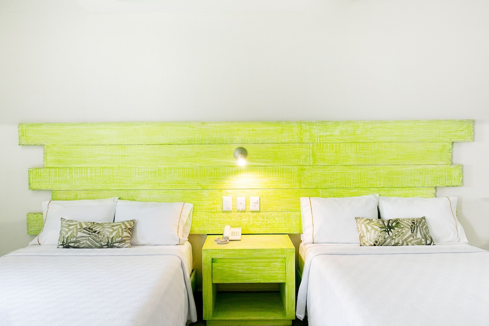 

Bologna - Xcaret - Casa Kaoba Hotel & Suites