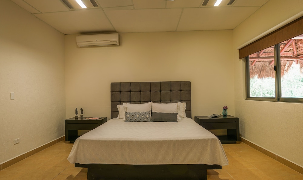 

Bologna - Xcaret - Casa Kaoba Hotel & Suites