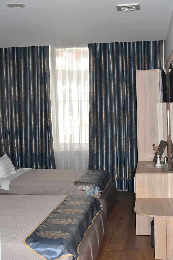 

Brindisi - Tirana - Park Hotel