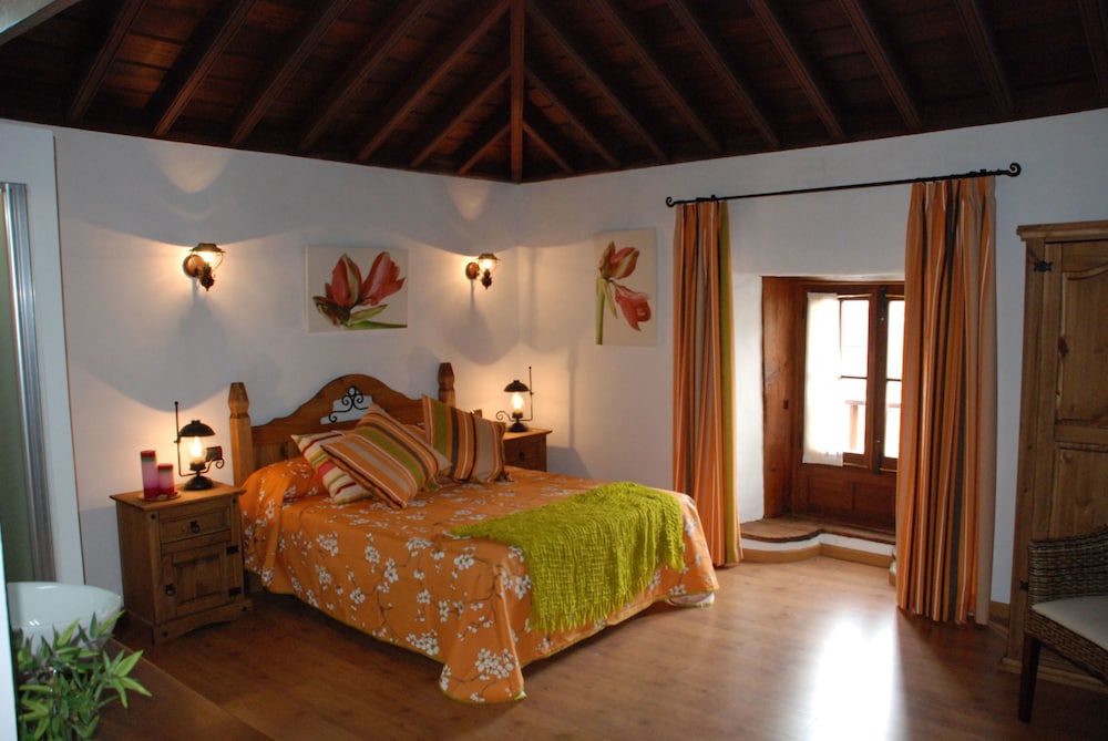 

Cagliari - Puerto de la Cruz - Hotel Rural Bentor