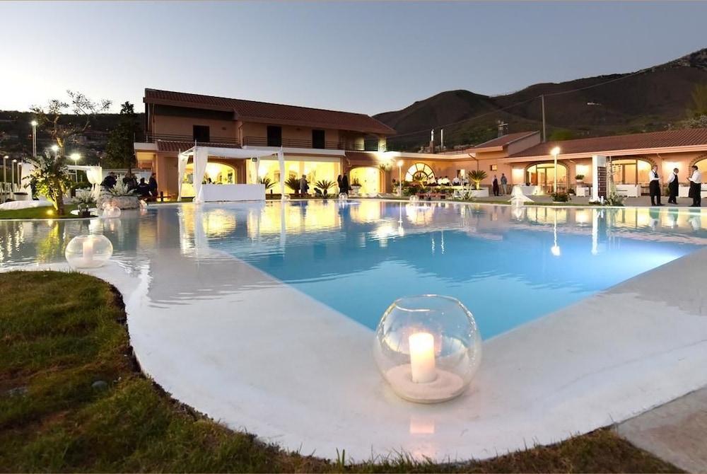

Milano - Baronissi - Masseria Nobile Relais