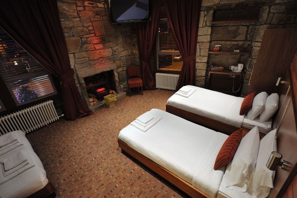 

Milano - Motherwell - The Commercial Hotel