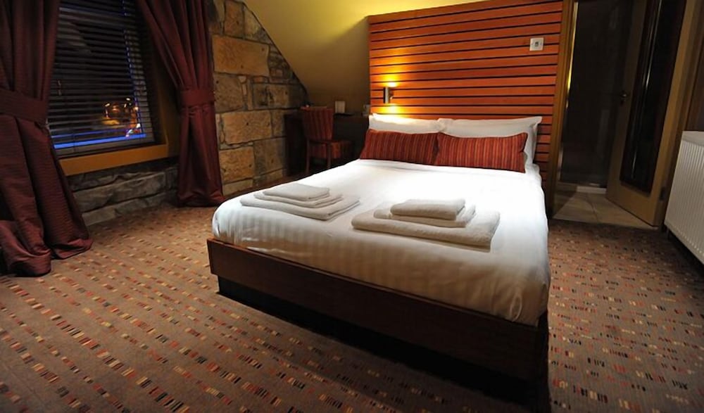 

Milano - Motherwell - The Commercial Hotel