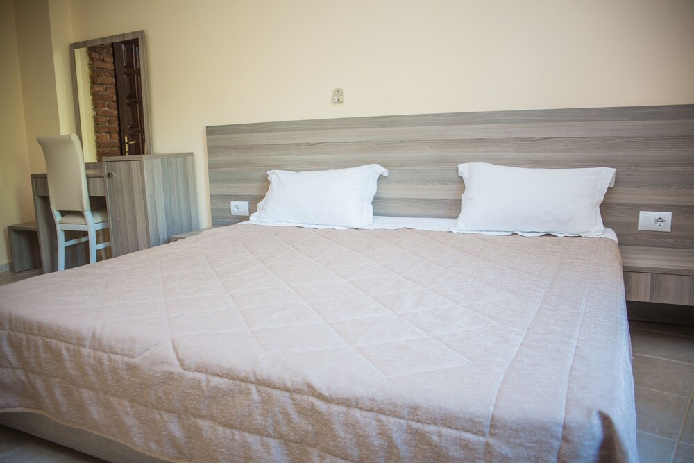

Bari - Ksamil - Hotel Livia