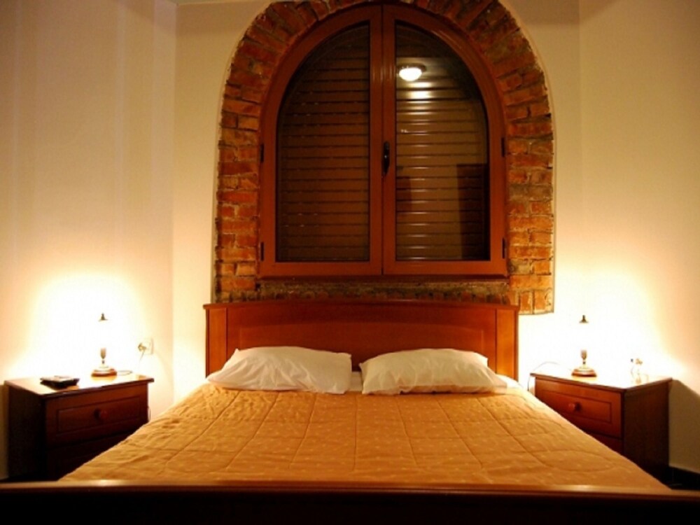 

Bari - Ksamil - Hotel Livia