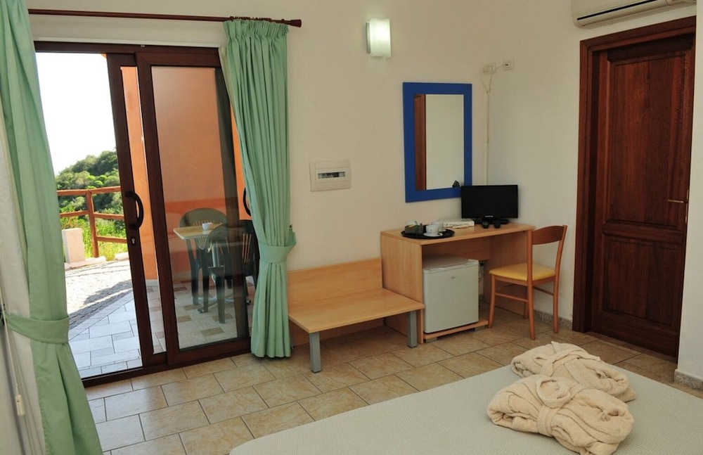 

Milano - Tanaunella - Hotel Castello Budoni