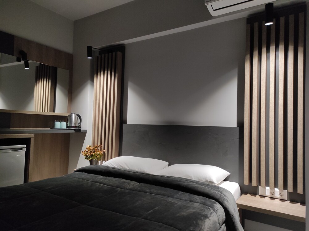 

Milano - Kateríni - Elizabeth Queen Luxury Rooms