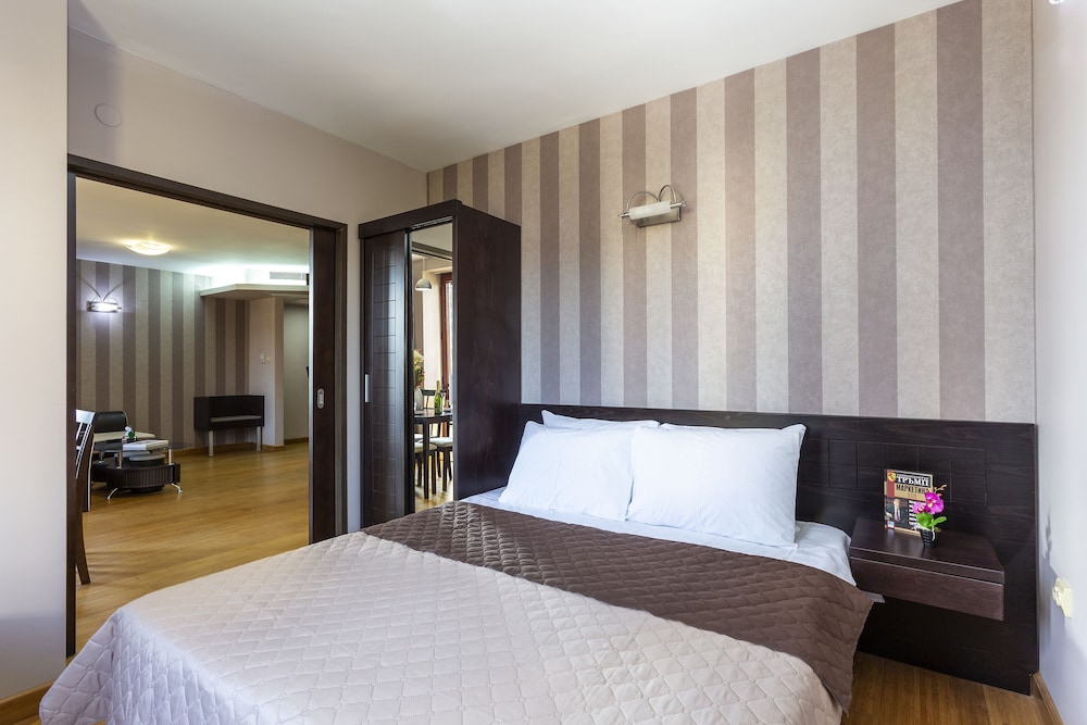 

Bari - Sofia - CityHome Aparthotel
