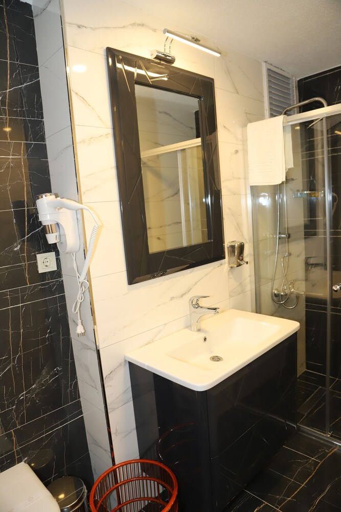 

Venezia - Beyoğlu - Grand Kavi Hotel
