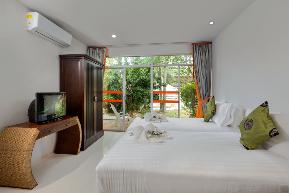

Roma - Rawai Beach - Phuket Sea Resort SHA Extra Plus