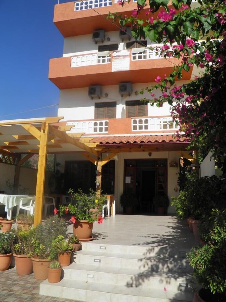 

Bari - Matala - Galaxias Studios